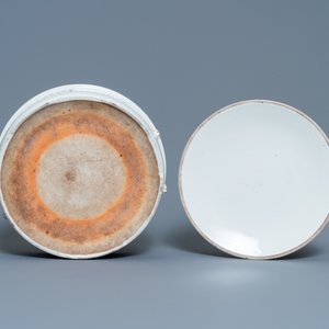 A Chinese qianjiang cai hat stand and a covered bowl, 19/20th C. — photo 14