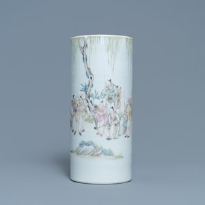 A Chinese qianjiang cai hat stand and a covered bowl, 19/20th C. — photo 3