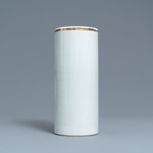 A Chinese qianjiang cai hat stand and five famille rose wares, 19/20th C. — photo 4