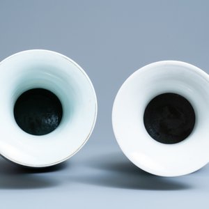 A Chinese qianjiang cai landscape vase and one with antiquities, 19/20th C. — photo 5