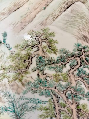 A Chinese qianjiang cai ‘Mountainous Landscape’ plaque-inset hongmu low table , 19/20th C. — 照片 12
