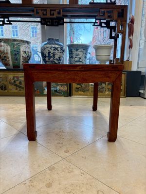 A Chinese qianjiang cai ‘Mountainous Landscape’ plaque-inset hongmu low table , 19/20th C. — 照片 2