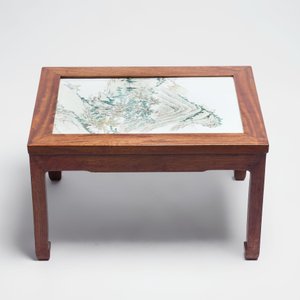 A Chinese qianjiang cai ‘Mountainous Landscape’ plaque-inset hongmu low table , 19/20th C. — 照片 3