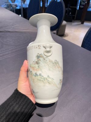 A Chinese qianjiang cai 'mountainous landscape' vase, signed Cheng Men 程門 and Xiao Yuan Zhen Cang 筱園珍藏 seal mark, 19th C. — photo 1
