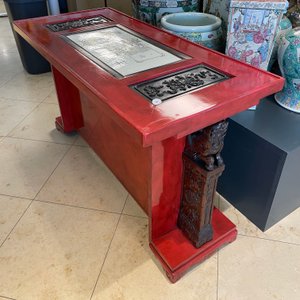A Chinese qianjiang cai plaque mounted in a wooden table, 19/20th C. — 照片 20