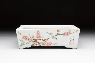 A Chinese qianjiang cai rectangular jardinière, signed Zhang Yun 張雲, dated 1925