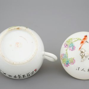 A Chinese qianjiang cai teapot, 19/20th C. — photo 6