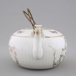 A Chinese qianjiang cai teapot and cover, 19/20th C. — photo 4