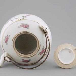 A Chinese qianjiang cai teapot and cover, 19/20th C. — photo 5