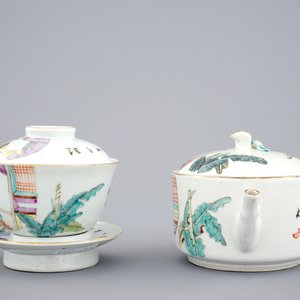 A Chinese qianjiang cai teapot and six matching covered cups on stands, 19/20th C. — photo 3