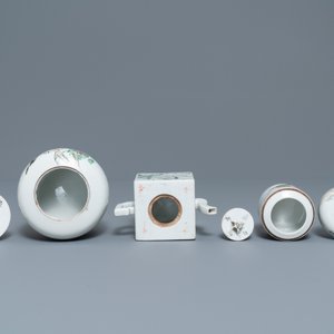 A Chinese qianjiang cai teapot and two covered bowls, 19/20th C. — photo 6
