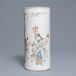 A Chinese qianjiang cai vase and a round hat stand, 19/20th C. — photo 3
