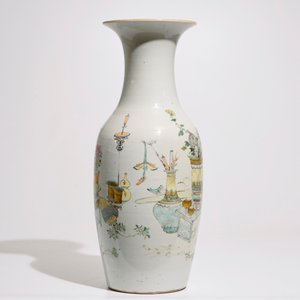 A Chinese qianjiang cai vase with "100 antiquities" design, 19/20th C. — 照片 3