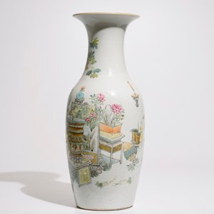 A Chinese qianjiang cai vase with "100 antiquities" design, 19/20th C. — 照片 4