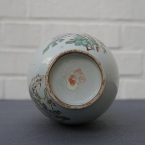 A Chinese qianjiang cai vase with birds and flowers, 19/20th C. — photo 10