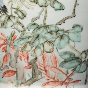 A Chinese qianjiang cai vase with figures and a bird among flowering branches — 照片 11