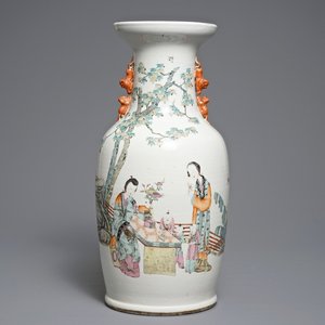 A Chinese qianjiang cai vase with figures in a garden, 19/20th C. — photo 1