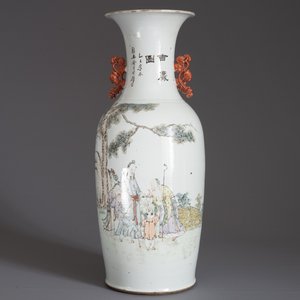 A Chinese qianjiang cai vase with figures in a landscape, 19/20th C. — photo 20