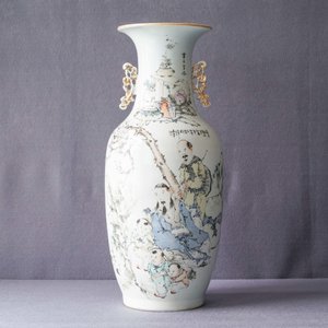 A Chinese qianjiang cai vase with large figures, 19/20th C. — photo 7