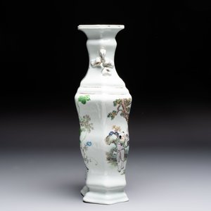 A Chinese qianjiang cai 'Wu Zi Deng Ke 五子登科' hexagonal vase, sigend Xian Cha 仙槎, dated 1915 — photo 4
