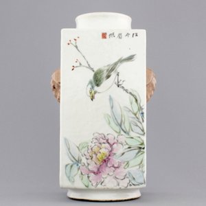 A Chinese Qianjiang cong-shaped vase with elephant handles, early 20th C. — photo 3