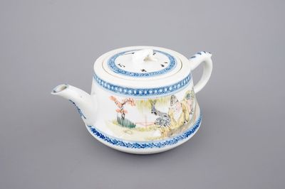 A Chinese Qianjiang porcelain teapot with cover, ca. 1900