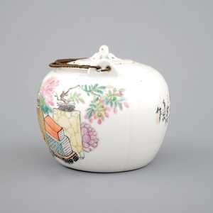 Une théière en porcelaine de Chine de style Qianjiang, 19/20ème — photo 3