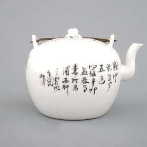 Une théière en porcelaine de Chine de style Qianjiang, 19/20ème — photo 4