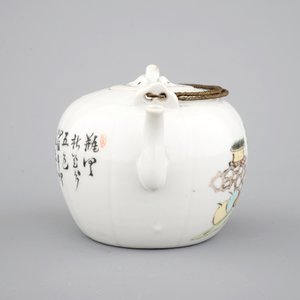 Une théière en porcelaine de Chine de style Qianjiang, 19/20ème — photo 5