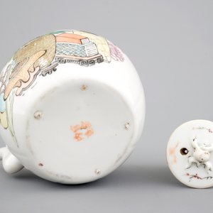Une théière en porcelaine de Chine de style Qianjiang, 19/20ème — photo 7
