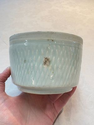 A Chinese qingbai bowl with castor relief design, Song — 照片 1