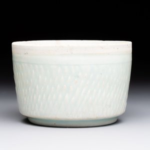 A Chinese qingbai bowl with castor relief design, Song — 照片 3