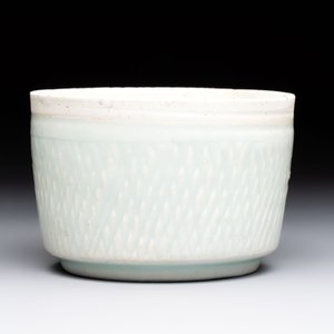 A Chinese qingbai bowl with castor relief design, Song — 照片 4