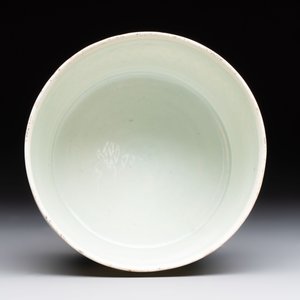 A Chinese qingbai bowl with castor relief design, Song — 照片 5