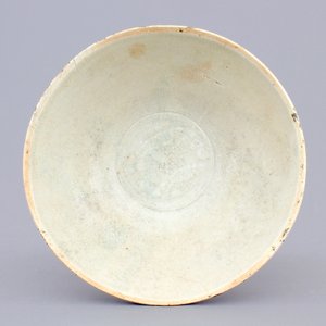 A Chinese Qingbai bowl with fish and a green box and cover, Song, 10-13th C. — foto 3