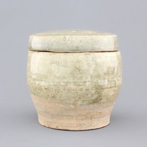 A Chinese Qingbai bowl with fish and a green box and cover, Song, 10-13th C. — foto 5