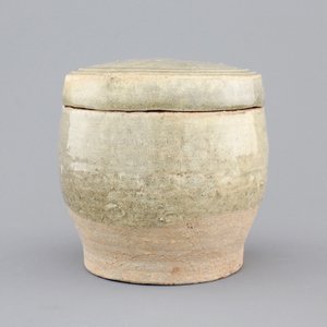 A Chinese Qingbai bowl with fish and a green box and cover, Song, 10-13th C. — foto 6