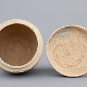 A Chinese Qingbai bowl with fish and a green box and cover, Song, 10-13th C. — foto 7