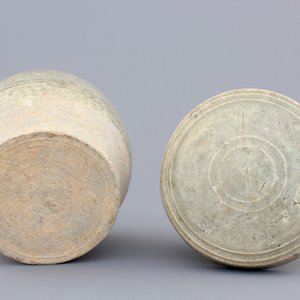 A Chinese Qingbai bowl with fish and a green box and cover, Song, 10-13th C. — foto 8