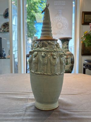A Chinese qingbai-glazed covered urn applied with zodiac figures, Song — photo 2