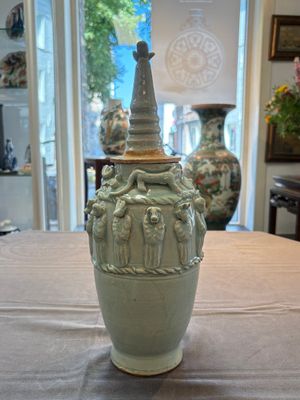 A Chinese qingbai-glazed covered urn applied with zodiac figures, Song — photo 3