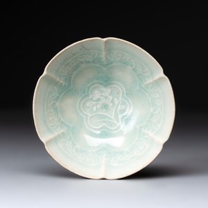 A Chinese qingbai incised lobed bowl, Song — photo 1