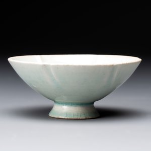 A Chinese qingbai incised lobed bowl, Song — photo 2