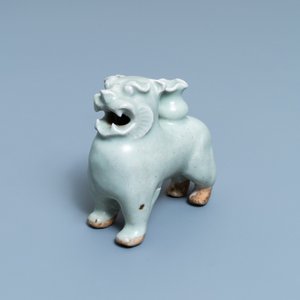 A Chinese qingbai joss stick holder in the shape of a tiger, Ming — 照片 2