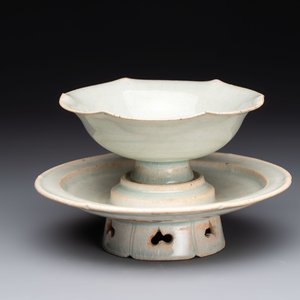 A Chinese qingbai lobed cup and stand, Song — foto 7