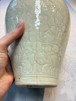 A Chinese qingbai 'Meiping' vase with incised floral design, Yuan or later — 照片 12