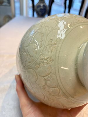 A Chinese qingbai 'Meiping' vase with incised floral design, Yuan or later — 照片 9