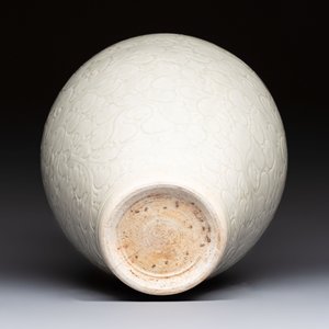 A Chinese qingbai 'Meiping' vase with incised floral design, Yuan or later — 照片 7