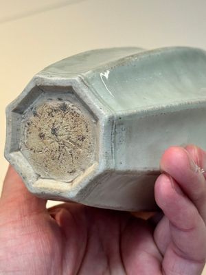A Chinese qingbai octagonal vase and cover, Song/Yuan — foto 14