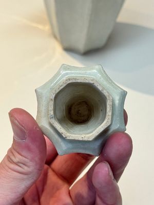 A Chinese qingbai octagonal vase and cover, Song/Yuan — foto 7